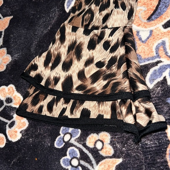 Leopard print Bodycon mini dress with flare sleeves size medium NWT - Picture 4 of 5